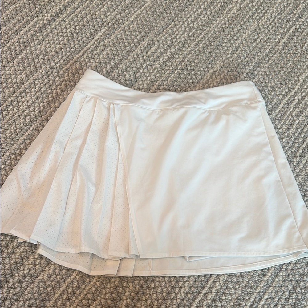 Lululemon Athletica White Athletic Skirt size 6